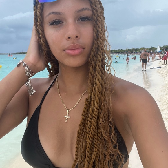 liani_bella